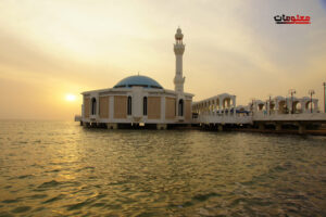 Al Rahma Mosque 300x200 - أفضل 6 أماكن للزيارة داخل المملكة العربية السعودية