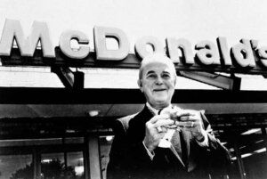 Ray Kroc mcdonalds1 300x201 - قصة نجاح راي كروك مؤسس مطاعم ماكدونالدز