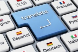 Translator 450x300 1 300x200 - طرق الترجمة في التغلب على تحديات تحويل اللغة