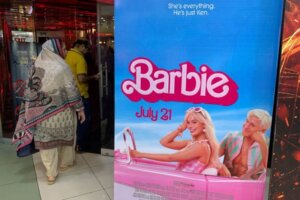 عتتتتتتتتتت 300x200 - منع عرض فيلم Barbie في لبنان والكويت