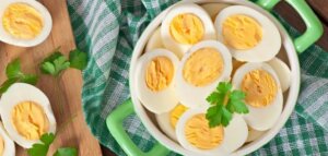 فوائد البيض المسلوق 300x143 - أهم الفوائد الصحية في البيض ولماذا يجب أن تأكلهم كل يوم