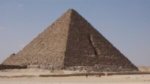 305 300x169 - أسرار لا تعرفها عن أشهر الأهرامات المصرية