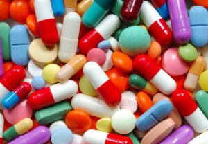 Antibiotics 300x208 - اعراض جرثومة المعدة وطرق العلاج