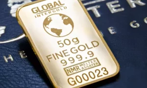 Investing in gold or digital currencies2 768x461 1 300x180 - الاستثمار في سبائك الذهب: دليل للحفاظ على الثروة