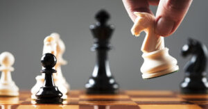 chess featured smartprix 300x157 - فن الشطرنج وأهم الاستراتيجيات والتقنيات المختلفة