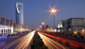 gDjmUejK king fahd road in riyadh 451048 300x173 - حقائق عن أشهر شوارع الرياض